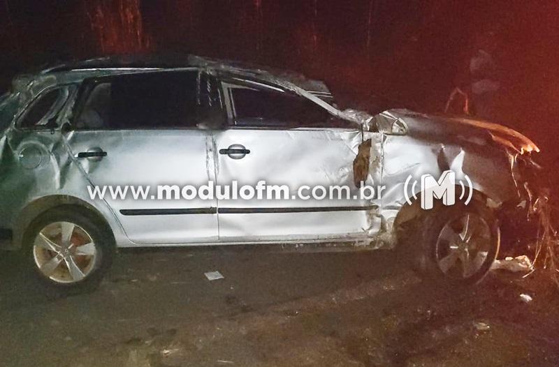 Imagem 1 do post Buraco em pista causa acidente na BR-146 e três pessoas ficam feridas
