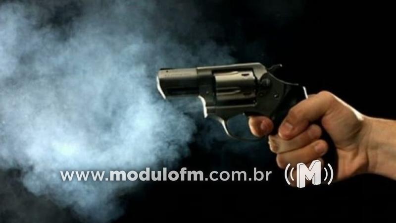 Desacordo comercial termina em disparos de arma de fogo...