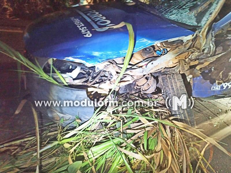 Imagem 2 do post Duas pessoas ficam feridas após colisão entre dois veículos na BR-365