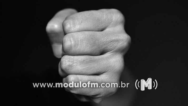 Homem agride ex-companheira e criança após mulher falar que...