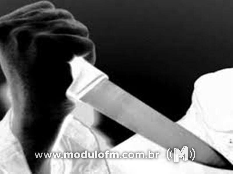 Homem ameaça enfiar faca no próprio irmão e acaba...