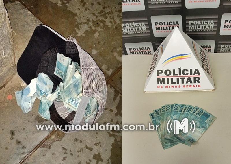 Homem é preso após agredir e roubar vítima no...