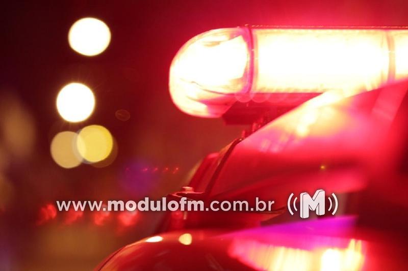 Homem surta, faz quebradeira, agride e ameaça companheira no...