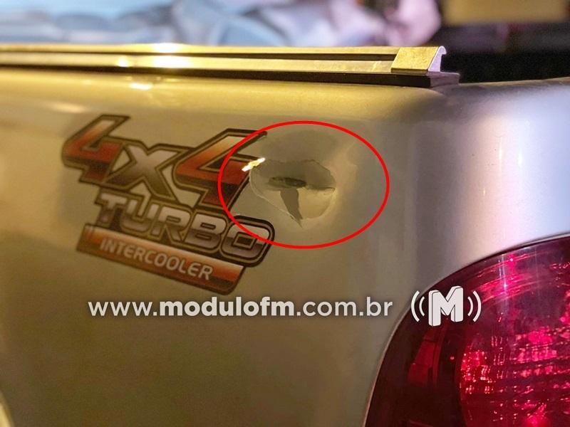 Imagem 5 do post Motociclista atira contra veículo após ser “fechado” no trânsito em Patrocínio