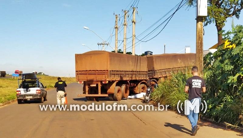 Imagem 2 do post Motociclista morre após bater em carreta