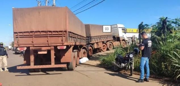 Imagem 4 do post Motociclista morre após bater em carreta