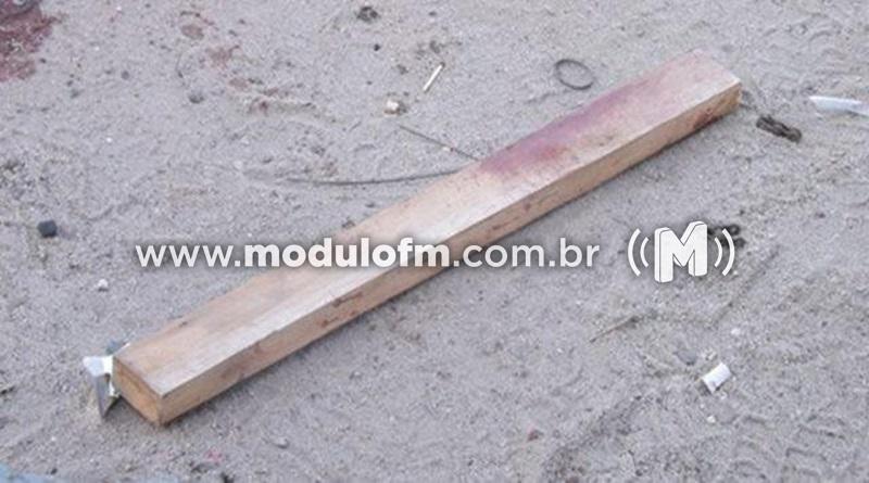 Mulher cobra pensão alimentícia e agride ex com paulada...