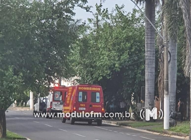 Imagem 1 do post Mulher passa mal e bate carro em poste