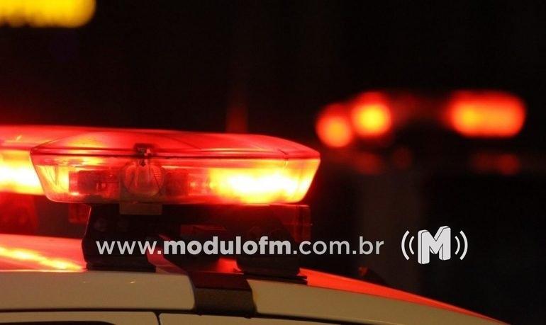 Veículo furtado durante a madrugada é encontrado abandonado