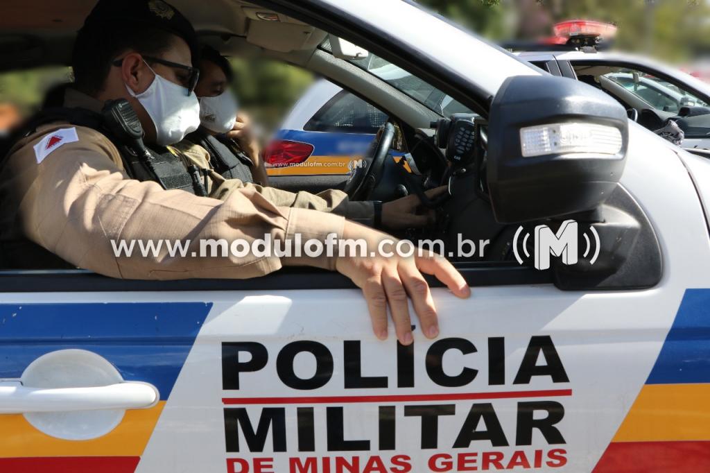 Aluno de 12 anos é flagrado por câmera furtando...