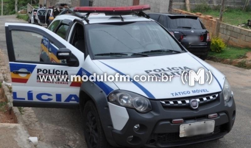 Jovem surta e ameaça colocar fogo em residência com...