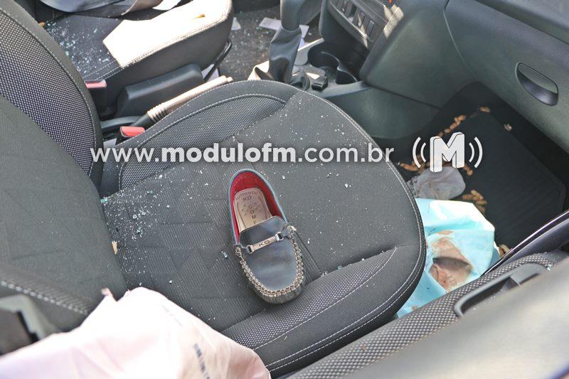 Imagem 5 do post Pastor capota carro com família ao cair em buraco na BR-365