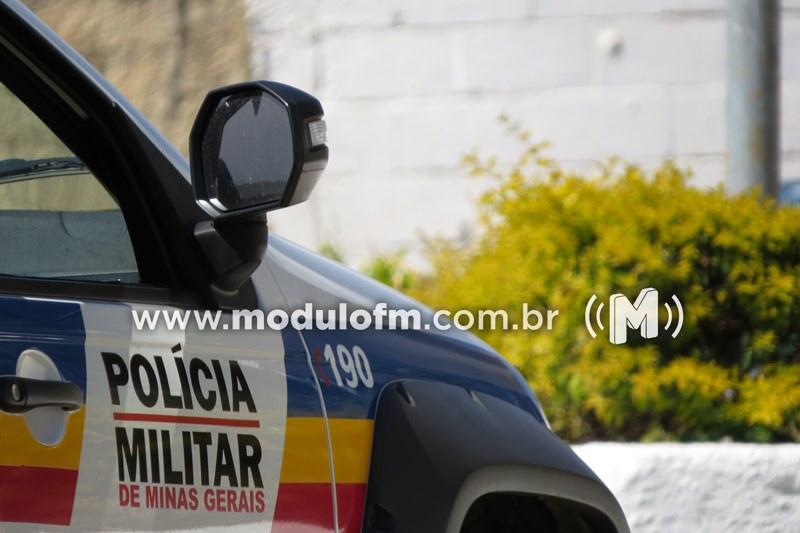 Polícia Militar encontra cão morto e resgata outros dez...