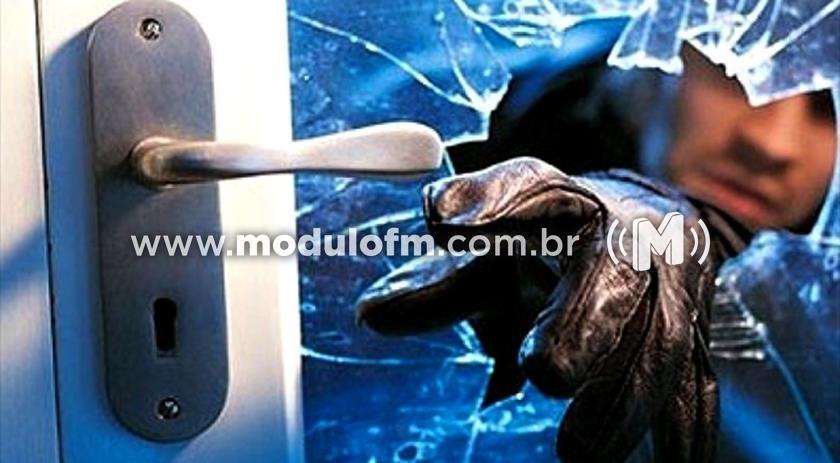 Residência é arrombada e diversos materiais são furtados no...