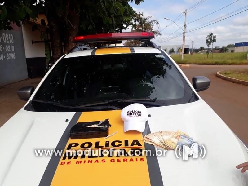 Imagem 1 do post Veículo com placas de Vazante é flagrado transportando 1 Kg de crack