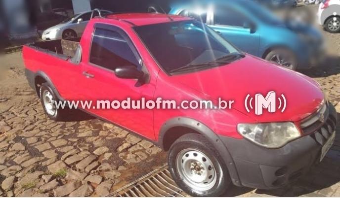 Imagem 1 do post Homem tem Fiat Strada tomada de assalto a mão armada após levar filho à escola