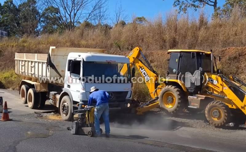 Obras de recuperação de trecho da BR-365 com a...