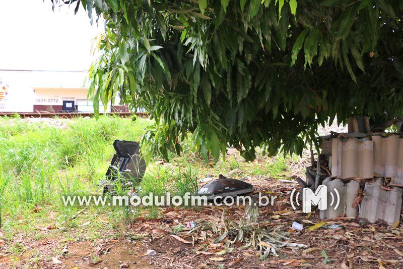 Moradores fazem denúncia e cobram providência por descarte irregular...