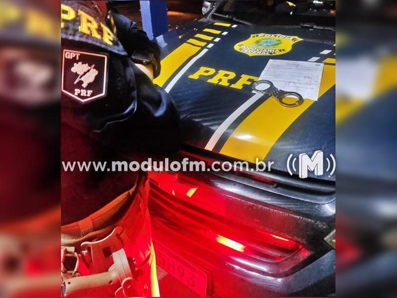 Foragido da justiça por tráfico de drogas é preso...