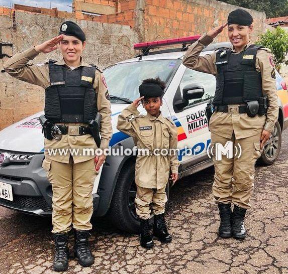 Menina de 5 anos ganha farda e realiza o...