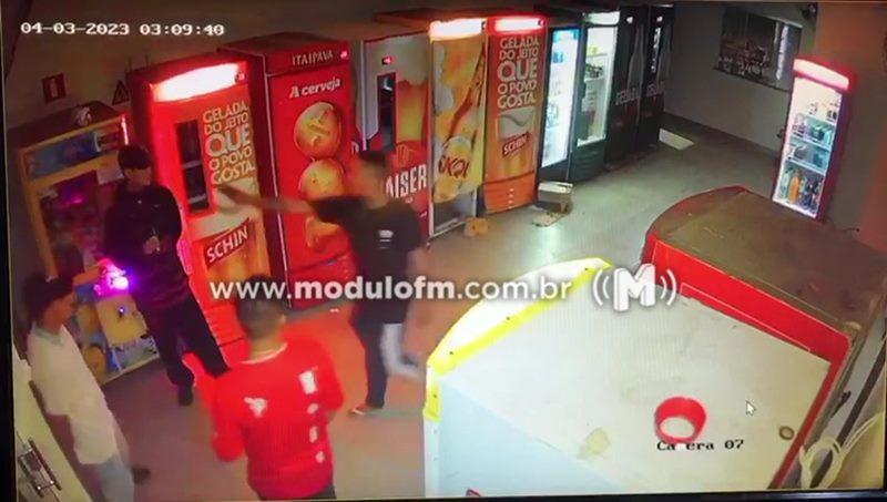 Vídeo mostra momento em que jovem é baleado na...