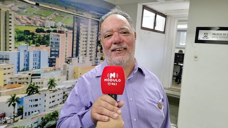 Escola José Eduardo de Aquino recebe moção de aplausos...