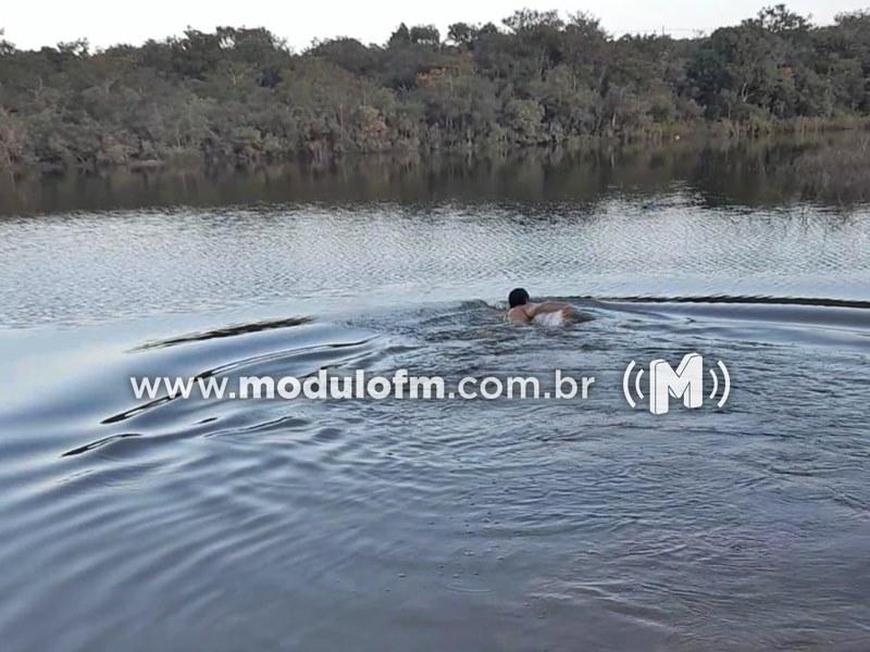 PM salva idosa de 66 anos que se afogou em represa