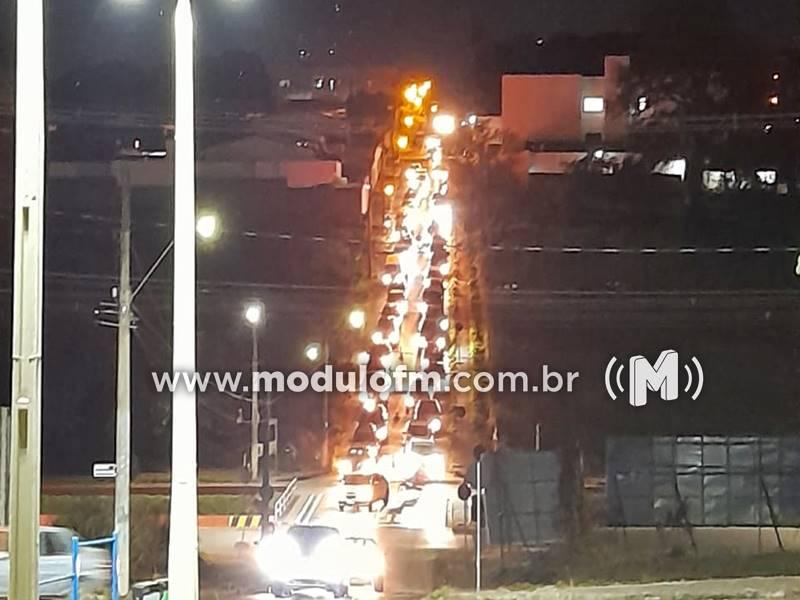 Intervenções na Avenida do Catiguá causam transtornos no trânsito...