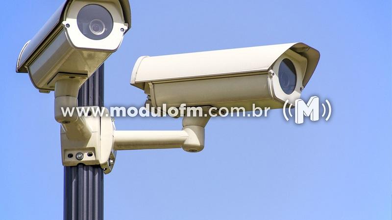 Câmara derruba veto do prefeito em projeto que prevê...