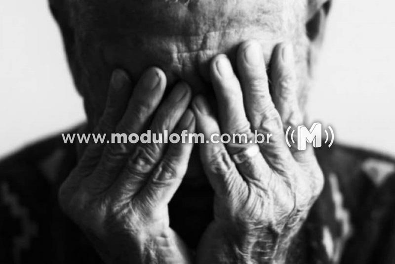 Mulher aproveita da generosidade de idoso e furta aparelho...