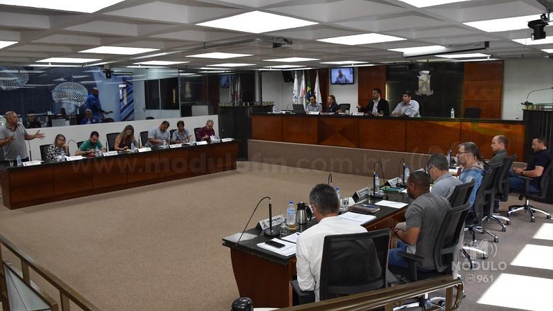 Vereadores decidem se reuniões da Câmara retornam para o...