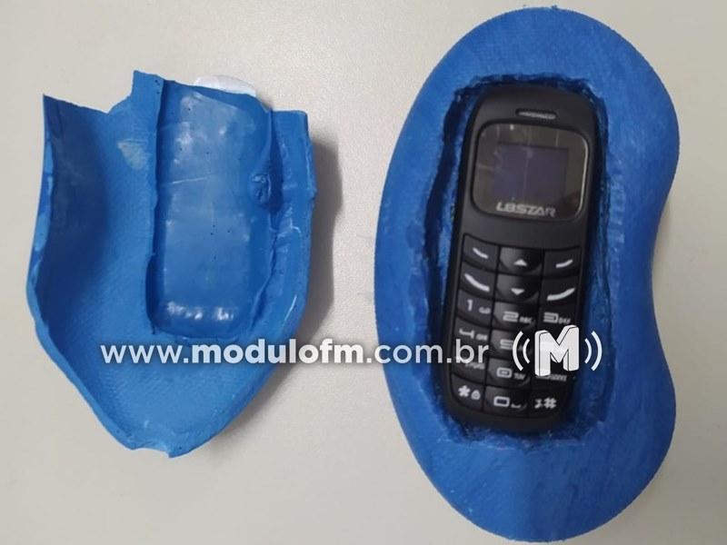 Policiais penais interceptam celular e carregador escondidos em escova de lavar roupa enviada via correios a detento em Patrocínio
