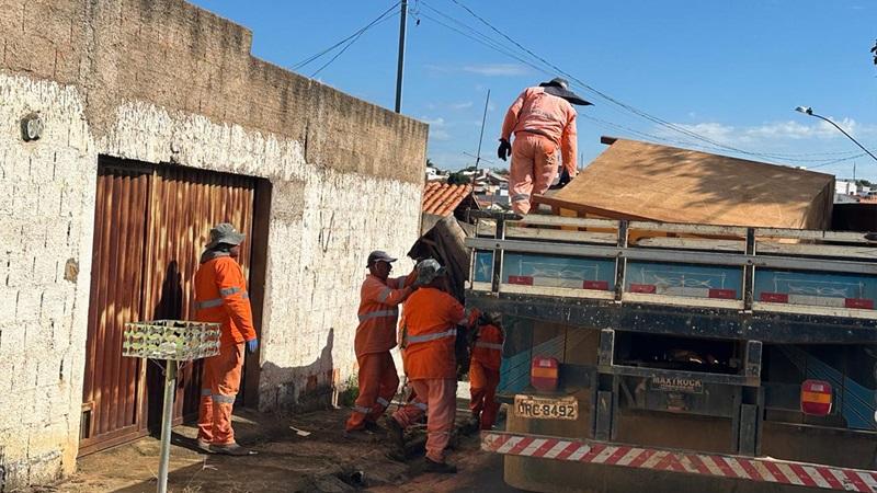 Prefeitura realiza mutirão de limpeza nos bairros Boa Esperança,...