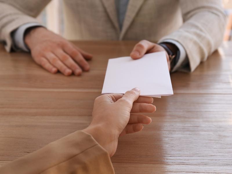 Prefeitura de Patrocínio demite cinco servidores, suspende um e...