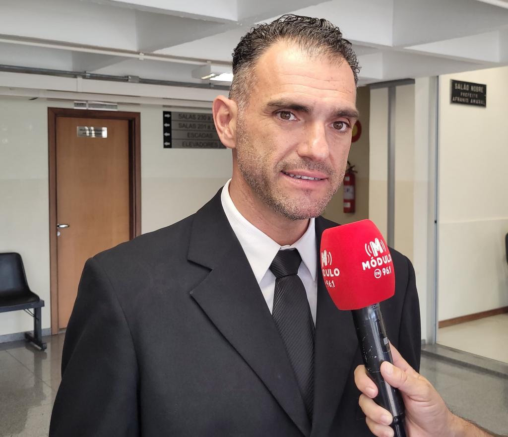 Nikolas Elias recebe apoio de 10 vereadores para a...
