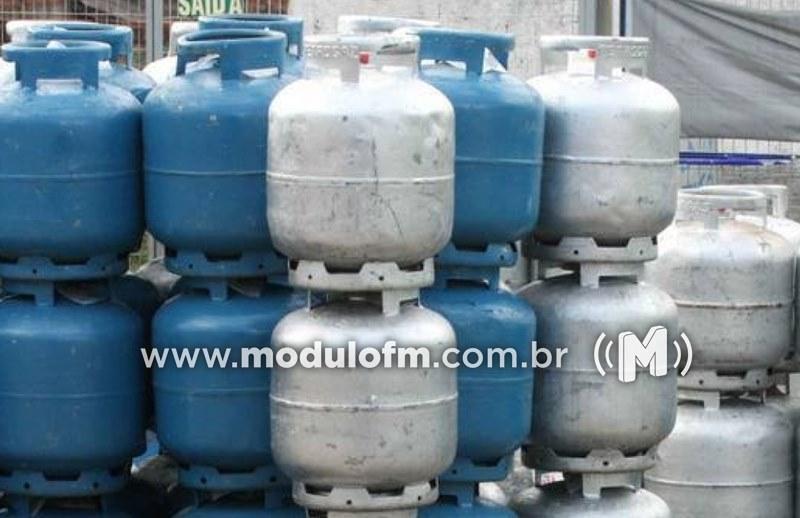 Criminosos invadem depósito e furtam botijões de gás em...