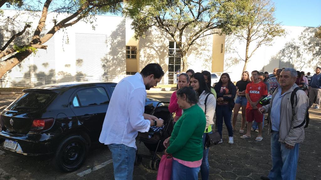 Prefeitura realiza distribuição de senhas para inscrições em programa...