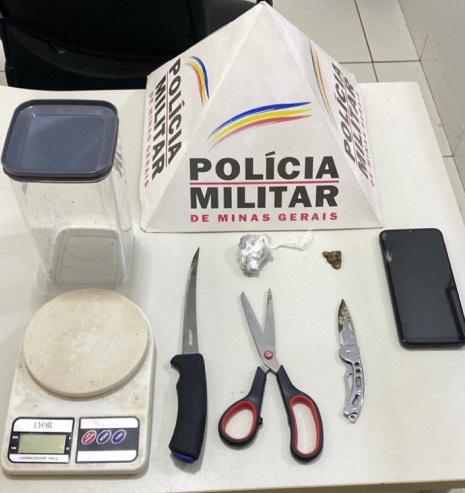 Homem é preso por violência doméstica e tráfico de drogas em Iraí de Minas