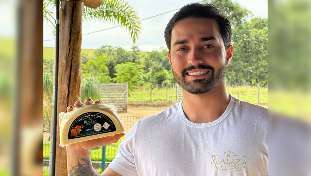 Jovem de Ibiá transforma tradição familiar em queijaria regularizada com apoio da Emater-MG