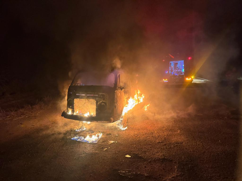 Imagem 3 do post Kombi pega fogo e fica completamente destruída na BR-365