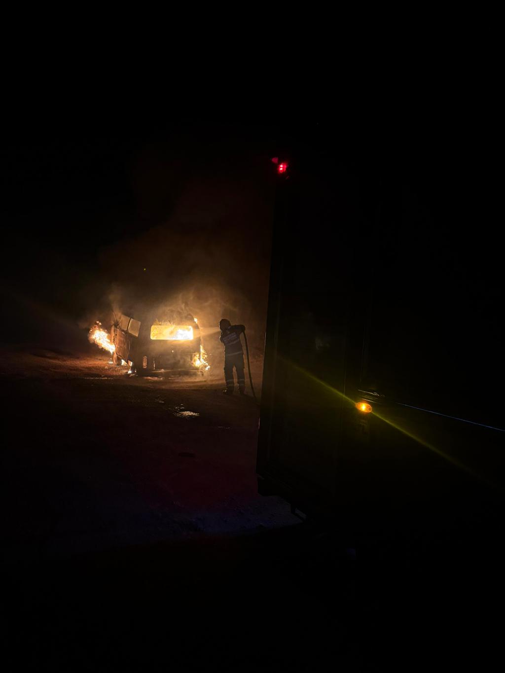 Imagem 2 do post Kombi pega fogo e fica completamente destruída na BR-365