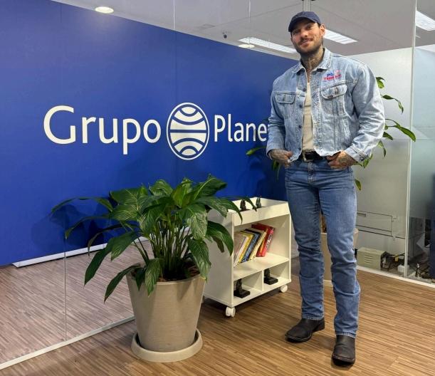 Lucas Lucco anuncia lançamento de seu primeiro livro de...