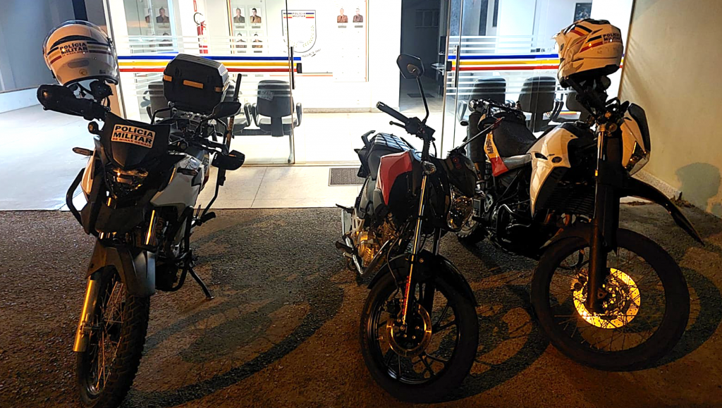 Motocicleta é apreendida durante operação de trânsito no bairro...