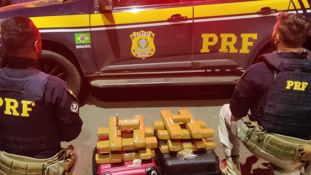 Passageiro é preso com tabletes de maconha durante fiscalização...