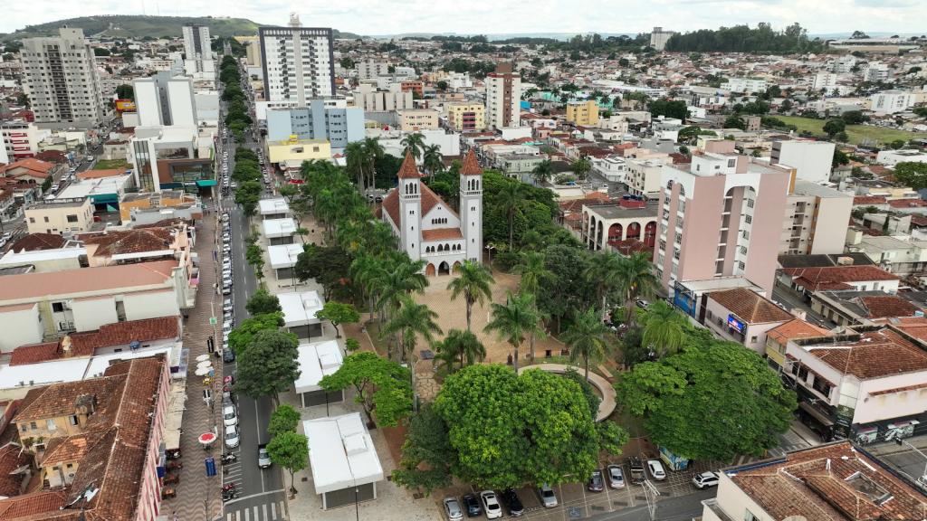 Prefeitura autoriza concessão de 10 quiosques na Praça Santa...