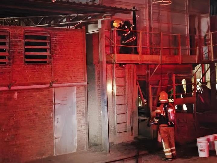 Bombeiros controlam princípio de incêndio em secador de grãos