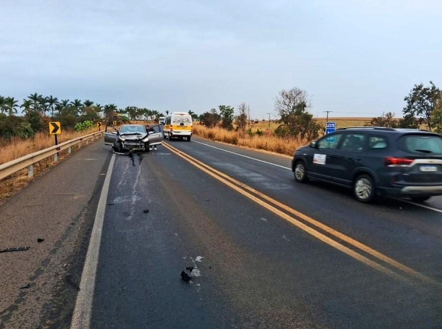 Três veículos se envolvem em acidente na BR-365 em Patrocínio