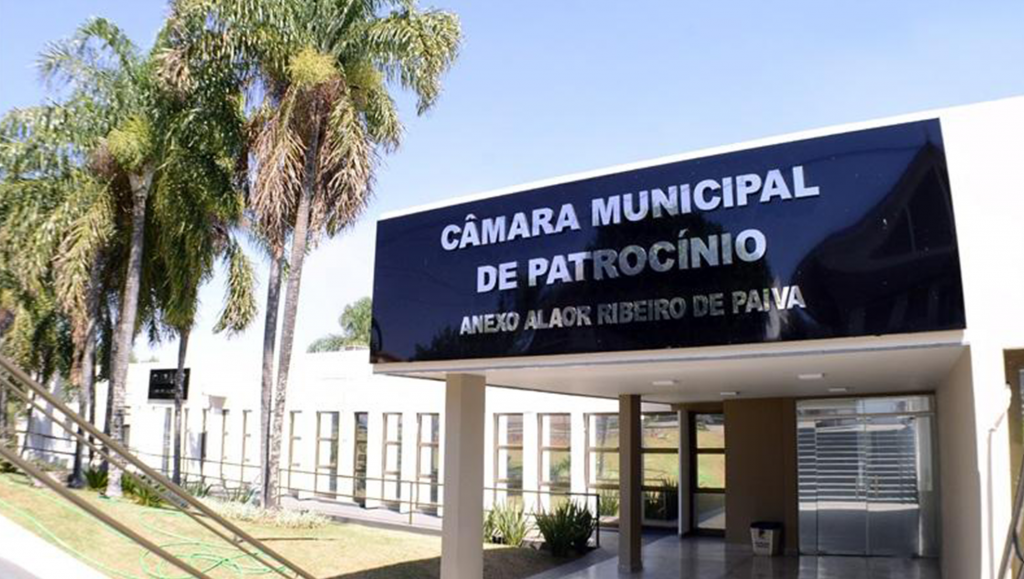 Câmara Municipal vota regulamentação do transporte por aplicativo e...