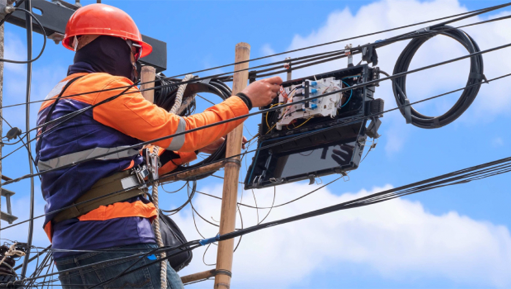 Cemig alerta para riscos em trabalhos próximos à rede...