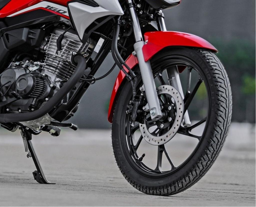 Criminosos invadem garagem e levam motocicleta